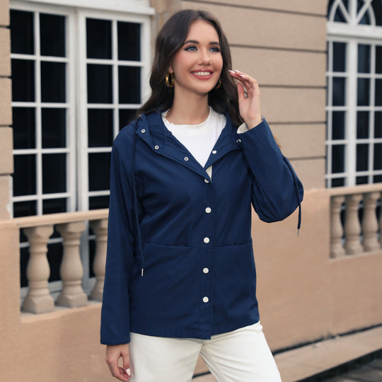 Damen Leichte Kapuzen‑Regenjacke mit Druckknopfleiste und Tunnelzug Shop Nory