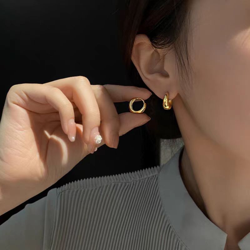 Damen moderne Creolen mit elegantem Volumen Shop Nory