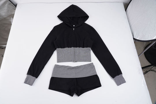 Damen nan kurz geschnittenes Lounge-Set mit Kapuzen-Cropped-Zip und gestreiften Highwaist-Shorts Shop Nory