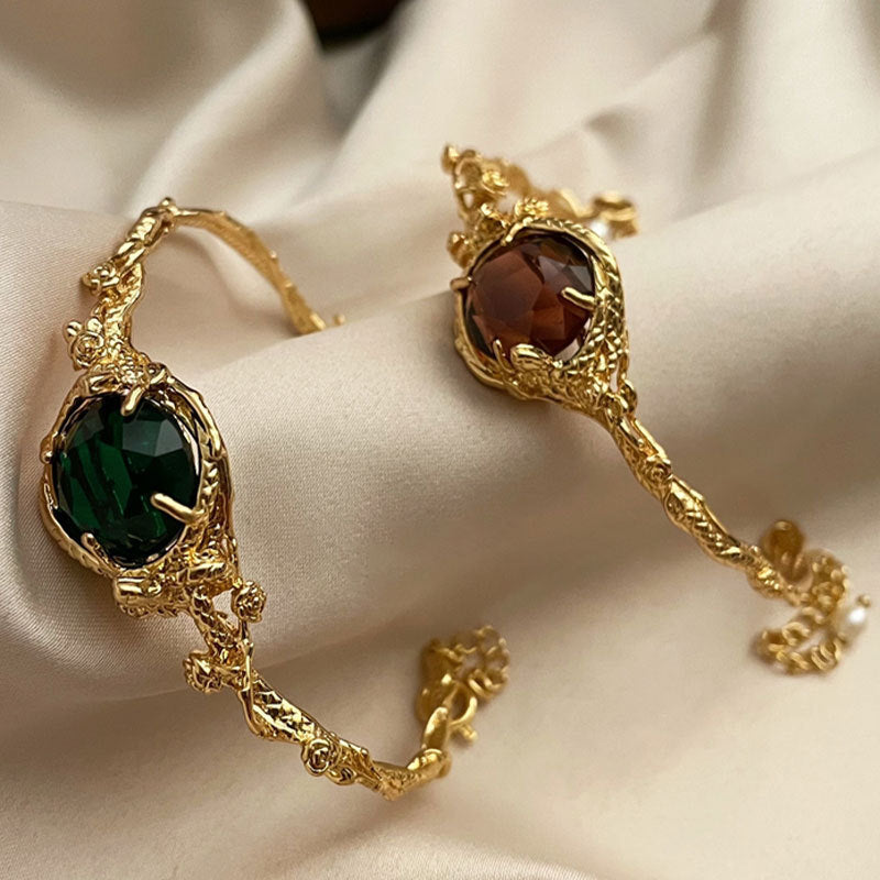 Damen Verzierte Armreif mit kunstvollem Design und facettiertem Edelstein Shop Nory