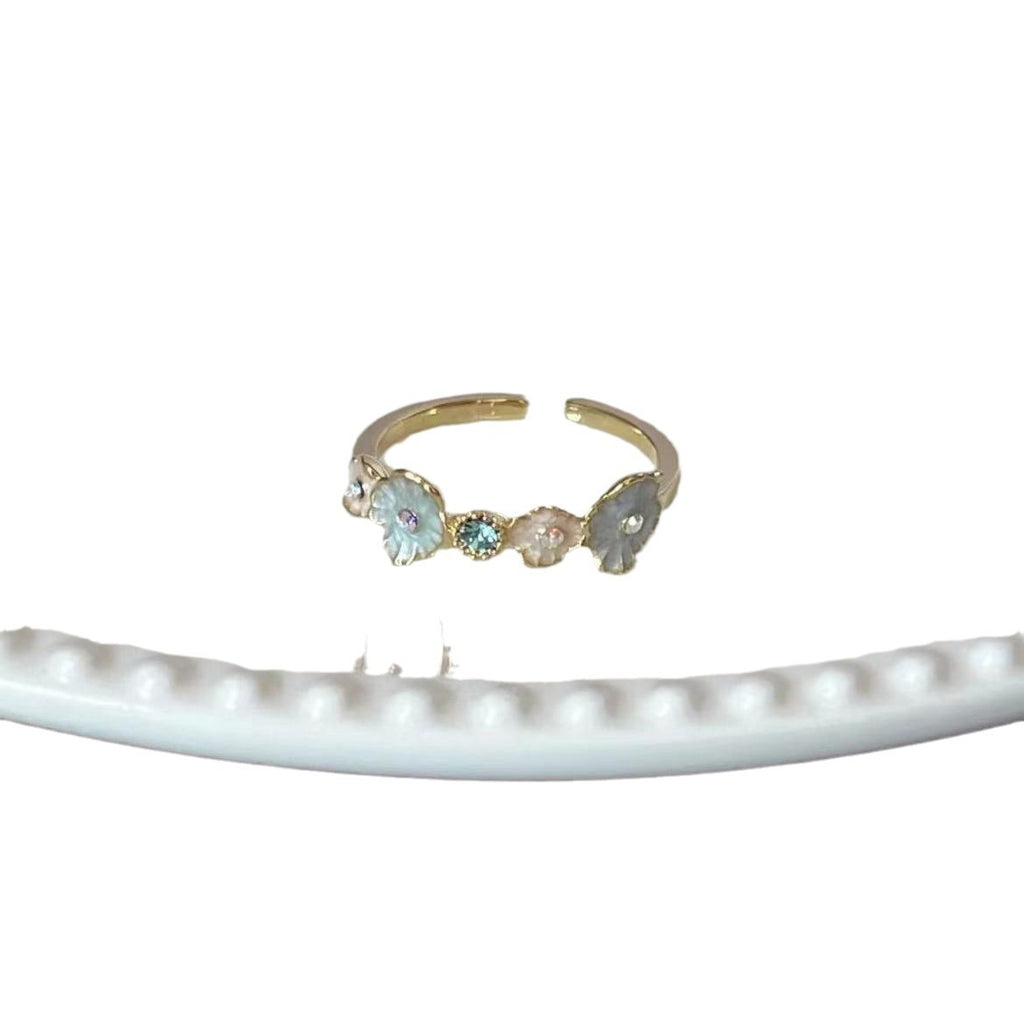 Damenring mit floralem Design und funkelnden Akzenten Shop Nory