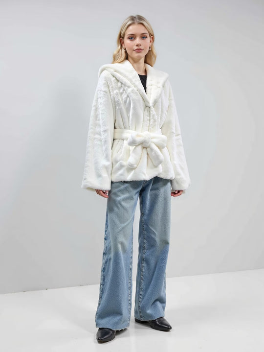 Damen Kuschelige Kunstfell-Kurzjacke mit Schalkapuze und Schleifen-Taillengürtel Shop Nory