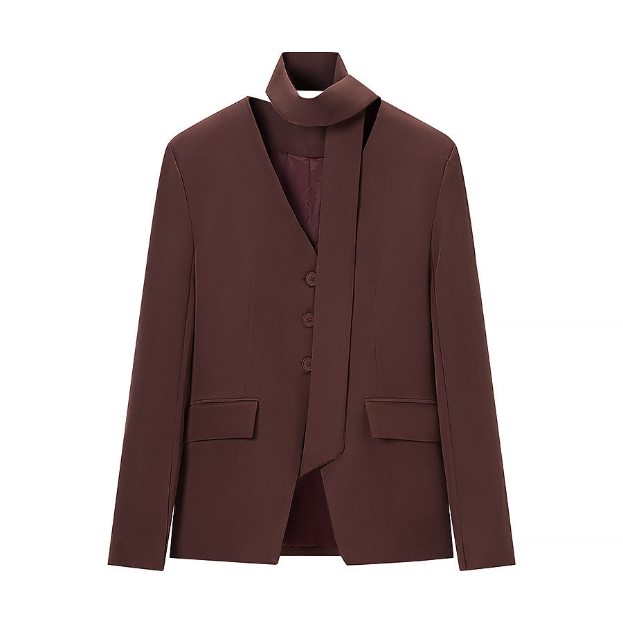 Damen Taillierter Blazer mit Schalkragenband, dreifacher Knopfleiste und Pattentaschen Shop Nory