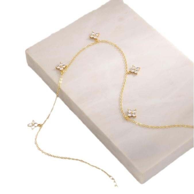 Damen Halskette mit funkelnden Zirkonia-Anhängern und elegantem Design Shop Nory