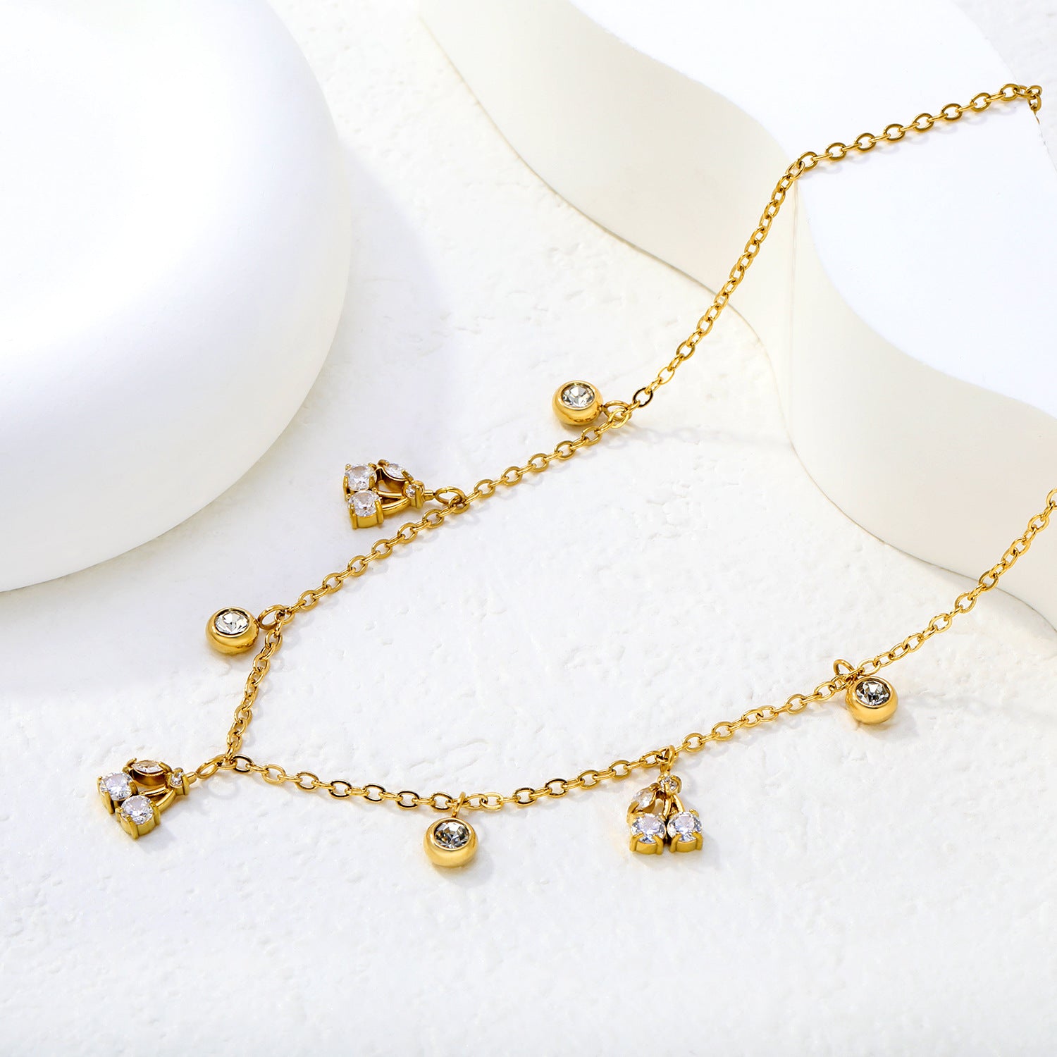 Damen elegante Halskette mit funkelnden Kristallanhängern und verstellbarem Kettenverschluss Shop Nory