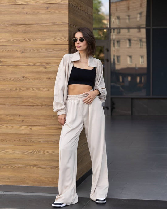 Damen lässiges Zweiteiler Set aus fließender Satinoptik mit weitem Bund und Crop-Top Shop Nory