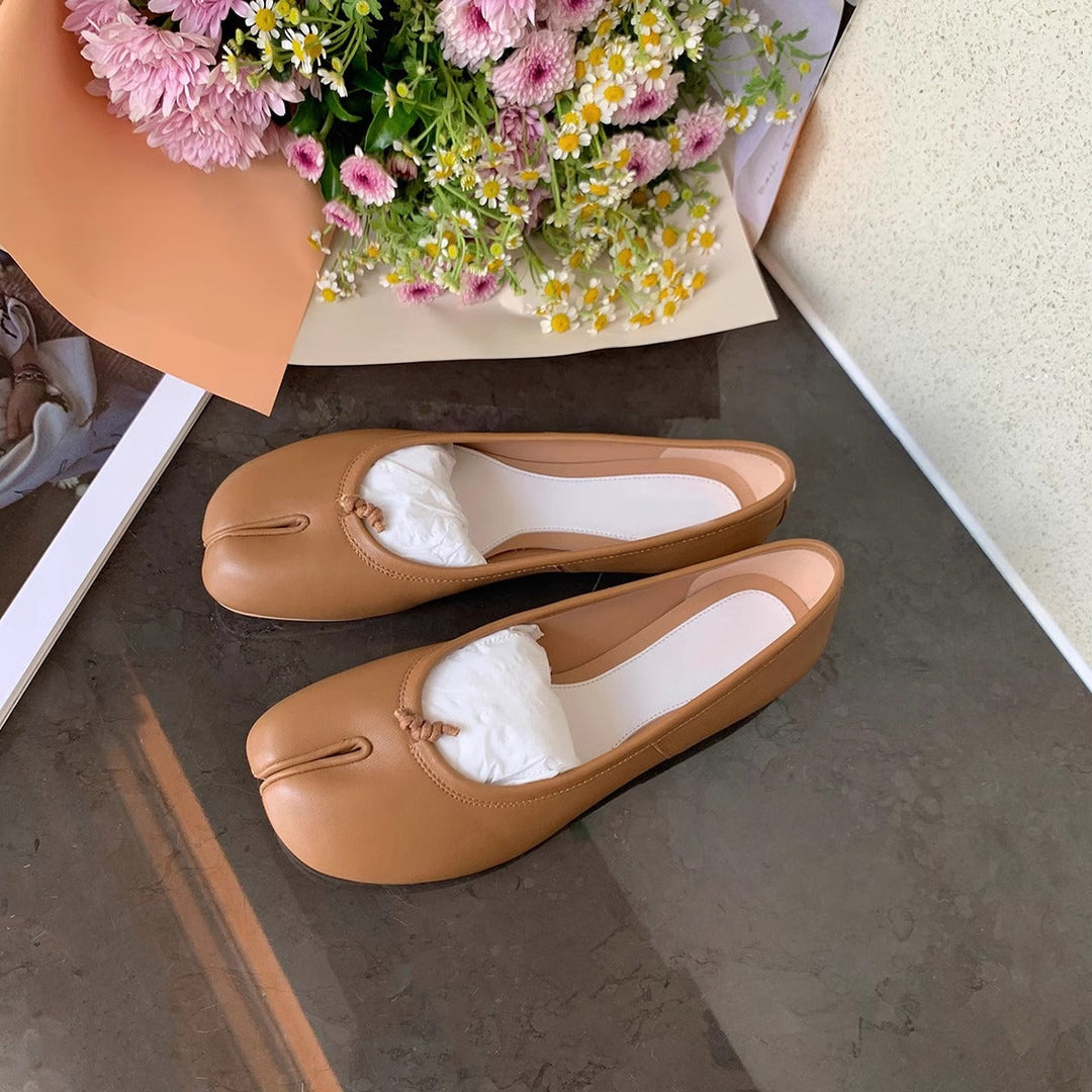Damen Ballerinas mit glänzender Oberflächenstruktur und zierlicher Schleifenverzierung