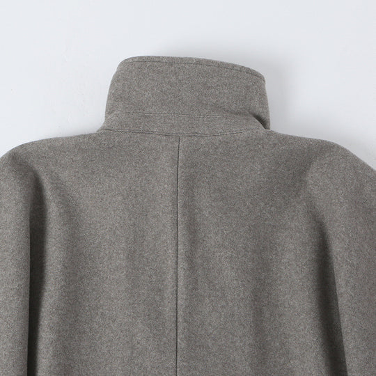 Damen Wolloptik-Cape mit doppelreihiger Knopfleiste, hohem Stehkragen und kastiger Silhouette Shop Nory