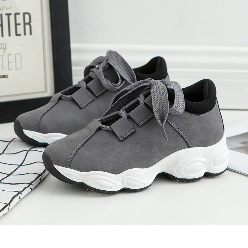 Damen Sportive Keil‑Sneaker aus Mikrofaser mit gepolstertem Schaft und markanter Profilsohle Shop Nory