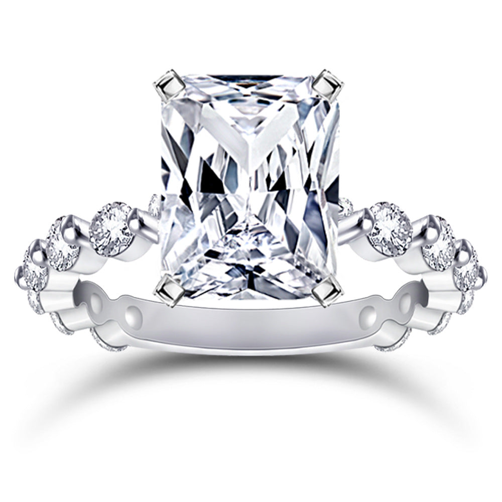 Damen eleganter funkelnder Verlobungsring mit größerem zentralen Stein Shop Nory