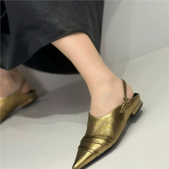 Damen Spitz zulaufende Slingback‑Mules mit dekorativem Riemen und ergonomischem Flachabsatz Shop Nory