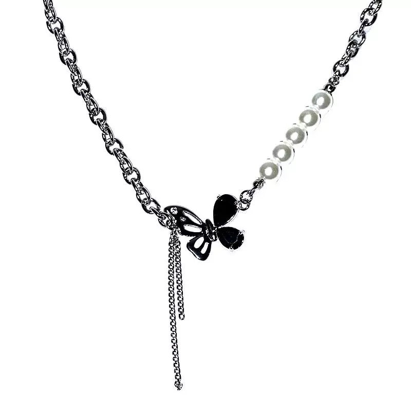 Damen Halskette mit filigranem Schmetterlingsanhänger und edlen Perlen Shop Nory