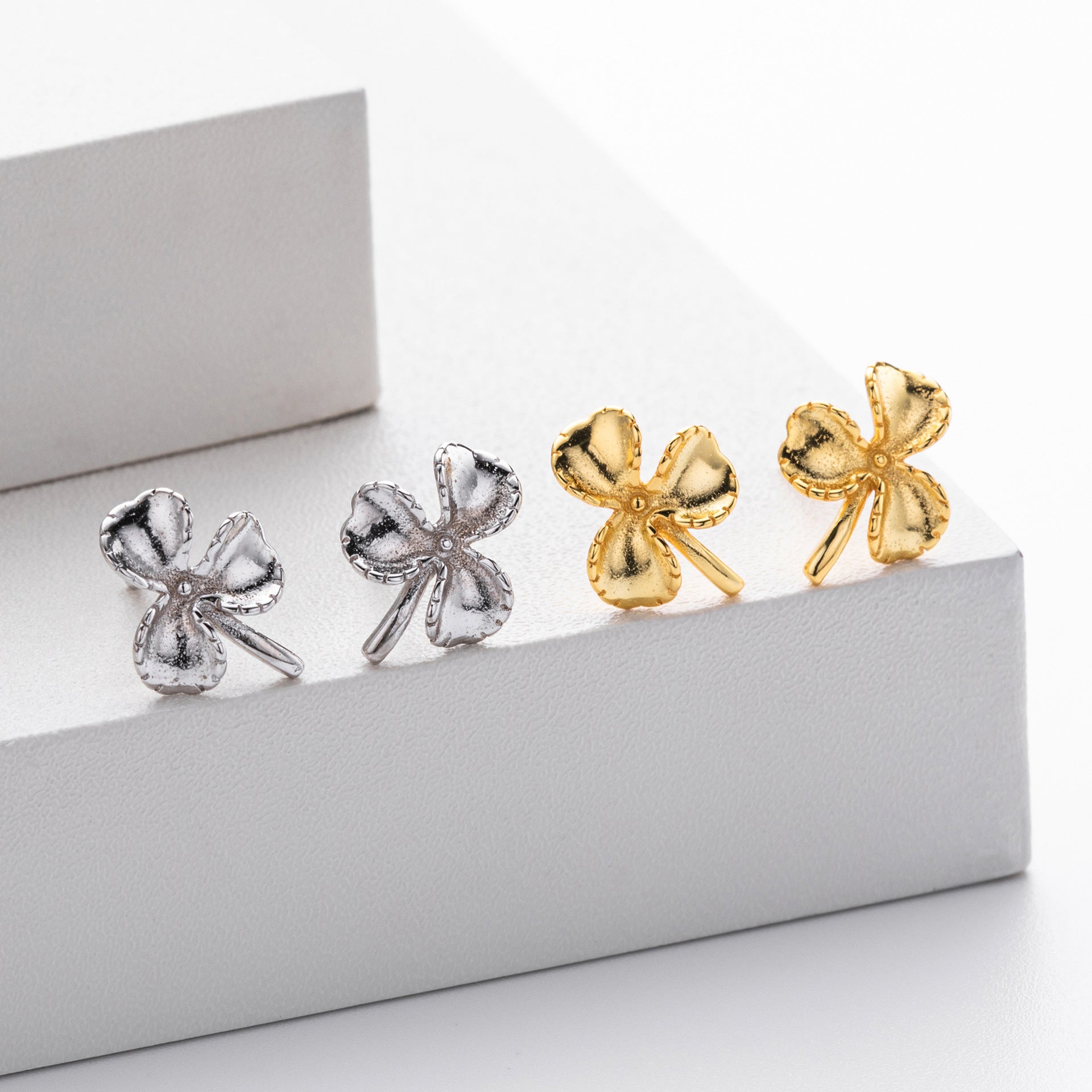 Damen Ohrstecker im eleganten Kleeblatt-Design Shop Nory