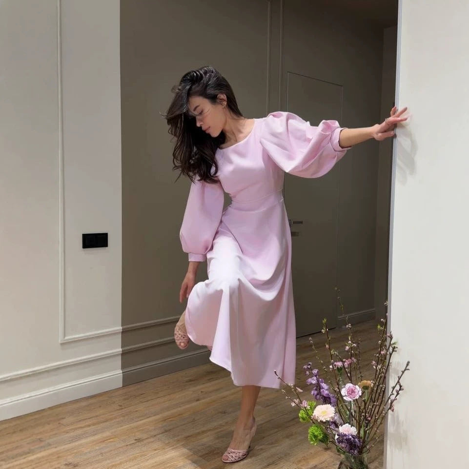 Damen Midikleid mit offenem Rückenausschnitt, voluminösen Puffärmeln und Bindegürtel Shop Nory
