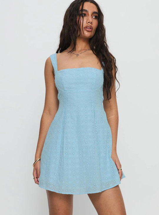 Damen Sommerliches Minikleid mit zauberhaftem Blütenmuster und verstellbaren Trägern