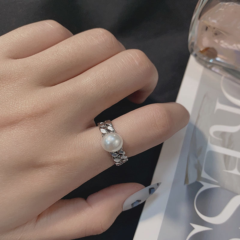 Damenring aus hochwertigem Edelstahl mit erhabenem Design und filigraner Verzierung Shop Nory