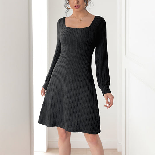 Damen Midikleid aus Feinstrick mit geripptem Strukturmuster, taillierter Silhouette und quadratischem Ausschnitt Shop Nory