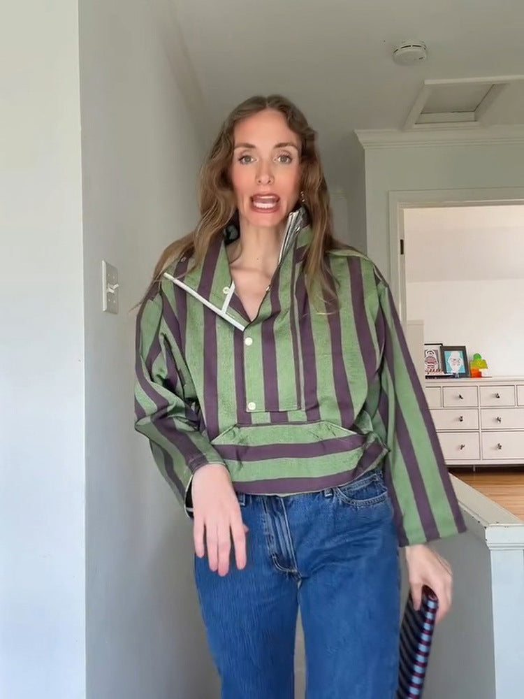 Damen Oversized Streifen-Pullover mit Halbreißverschluss, Stehkragen und Kängurutasche Shop Nory