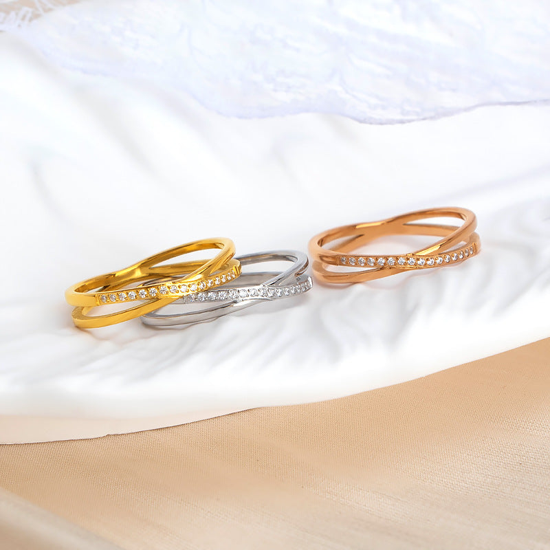 Damen eleganter Ring mit geflochtenem Design und funkelnden Zirkonia-Steinen Shop Nory