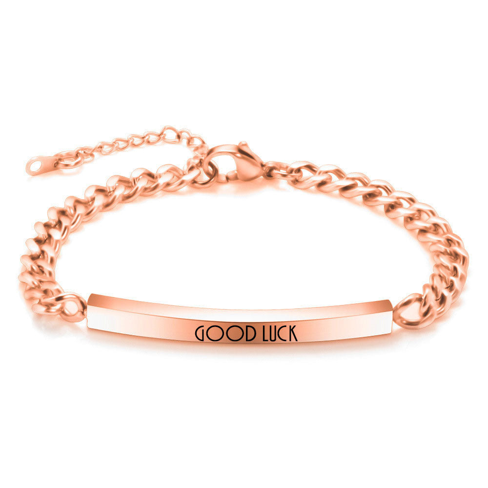 Damen Armband mit gravierbarem Glücksanhänger und eleganter Kettenstruktur Shop Nory