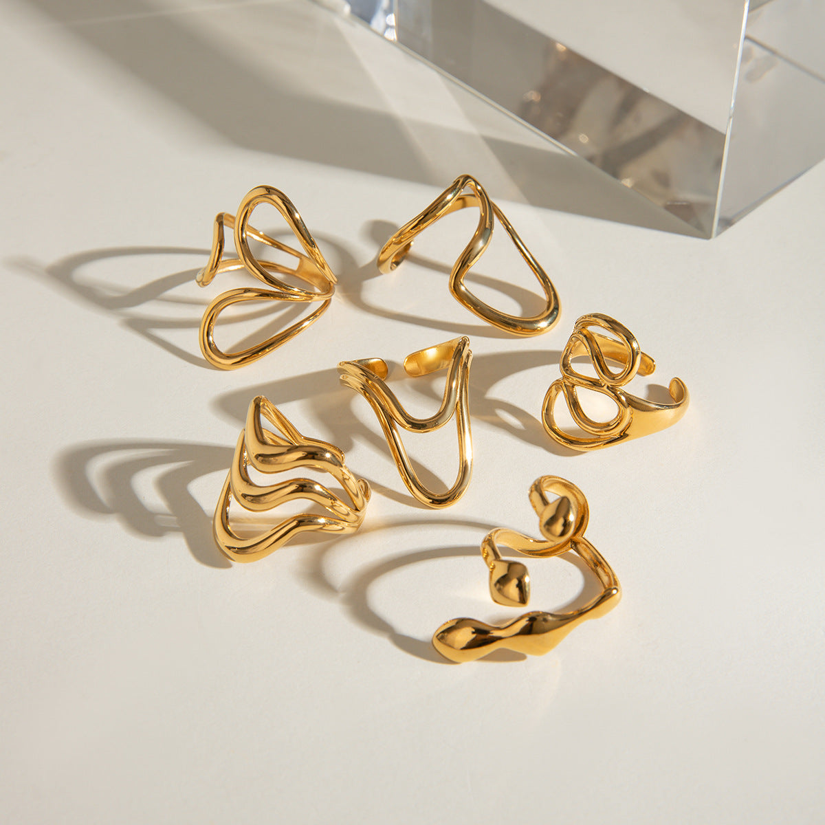 Damen Offenes Design-Armband mit elegantem Wellenmuster aus hypoallergenem Edelstahl Shop Nory