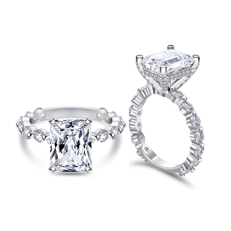 Damen eleganter funkelnder Verlobungsring mit größerem zentralen Stein Shop Nory