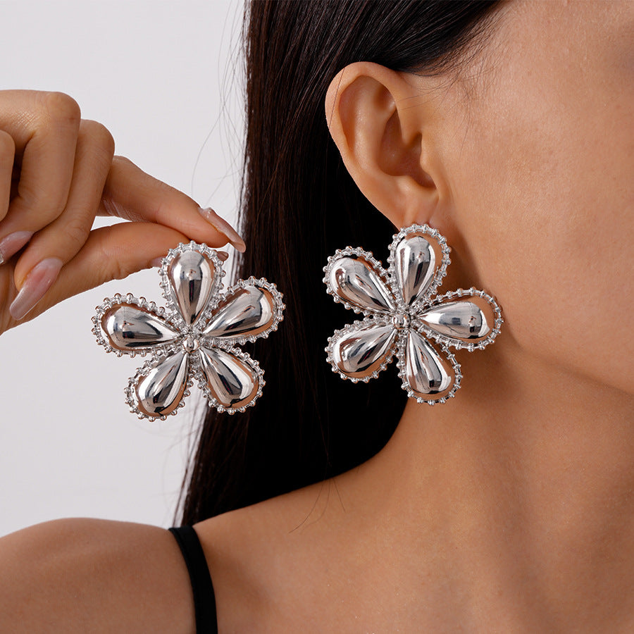Damen Ohrringe im stilvollen Blumendesign Shop Nory