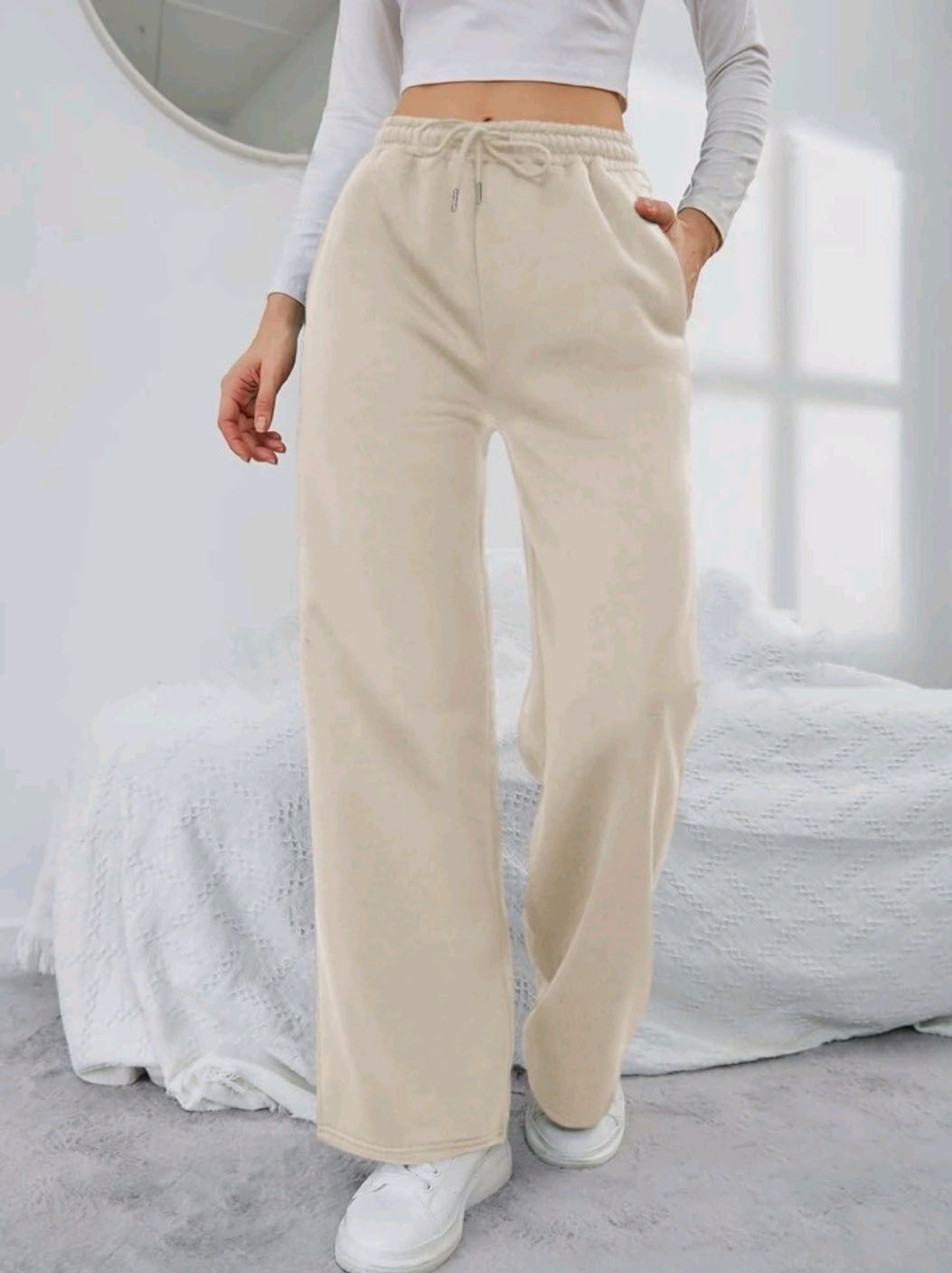 Damen nan High‑Waist Wide‑Leg Jogginghose mit elastischem Komfortbund, Kordelzug und tiefen Eingrifftaschen Shop Nory