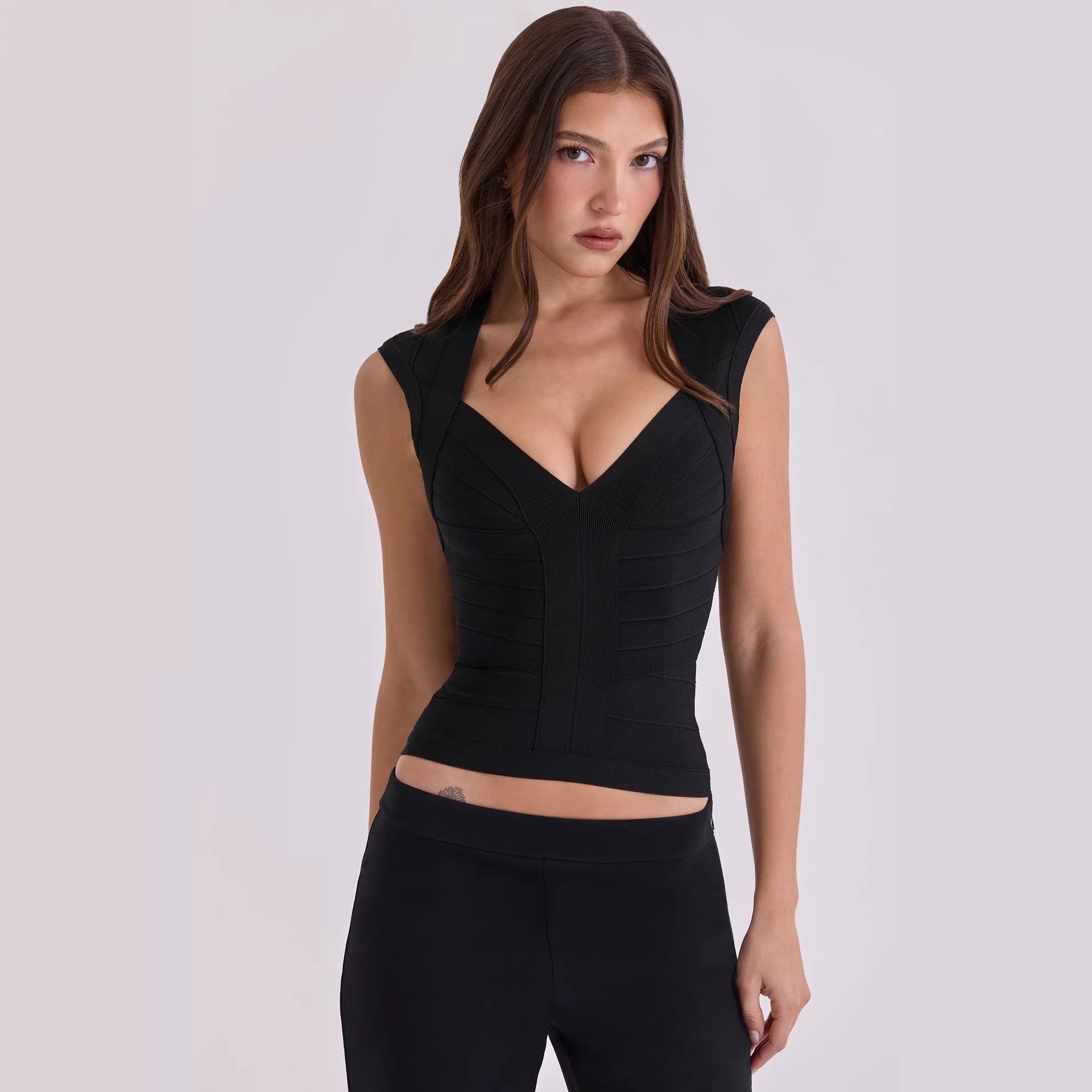Damen figurformendes Top mit modernem V-Ausschnitt und hochwertigem Material