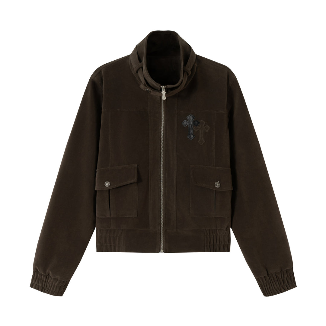 Herren Kurzblouson aus Veloursoptik mit Funnelkragen, Cargo‑Pattentaschen und Zierkreuz-Applikation Shop Nory