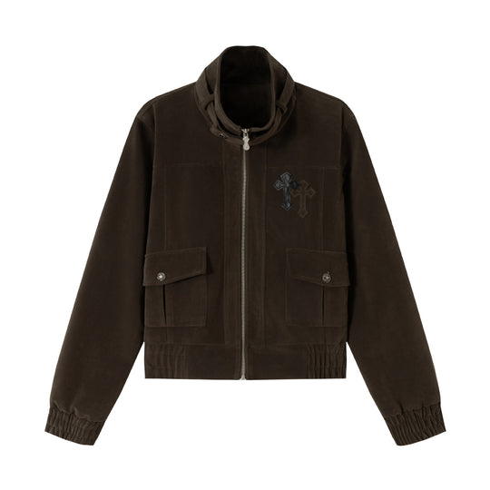 Herren Kurzblouson aus Veloursoptik mit Funnelkragen, Cargo‑Pattentaschen und Zierkreuz-Applikation Shop Nory