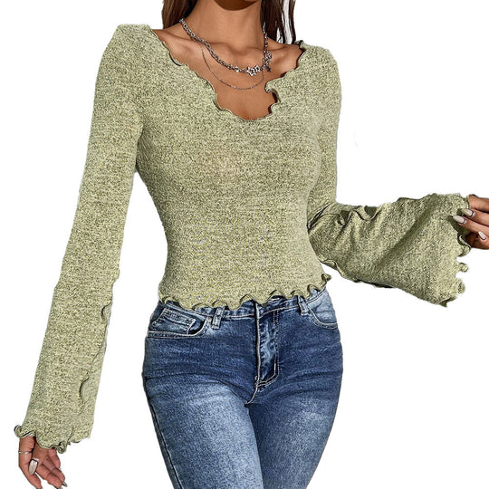Damen figurbetontes Feinstrick-Longsleeve mit V-Ausschnitt, welligem Saum und Glockenärmeln Shop Nory