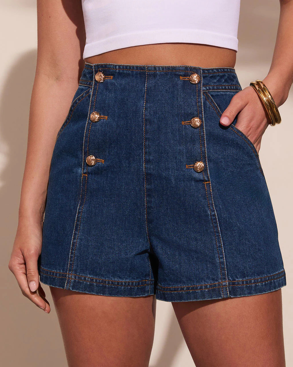 Damen Denim Weste mit figurbetontem Schnitt und eleganten Knopfdetails