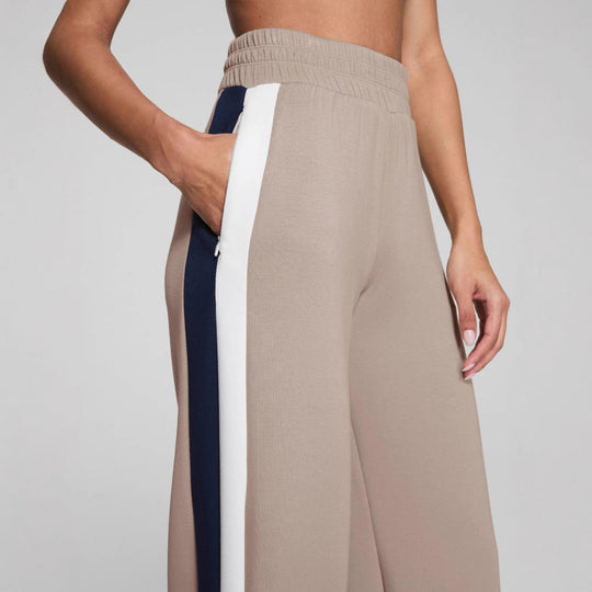 Damen Sportliche lange Hose mit seitlichen Kontraststreifen Shopnory