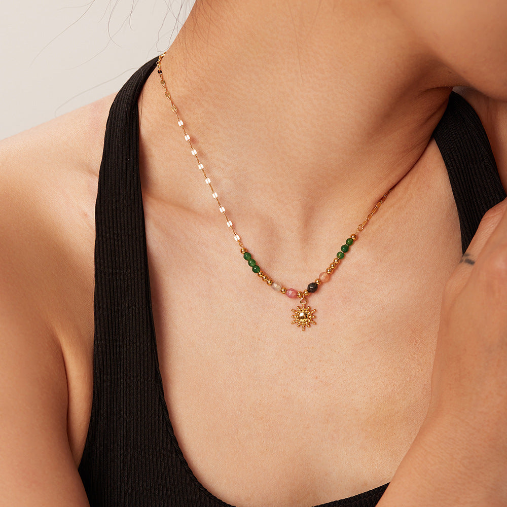 Damen Halskette mit farbigen Edelsteinen und goldener Sonnenanhänger Shop Nory