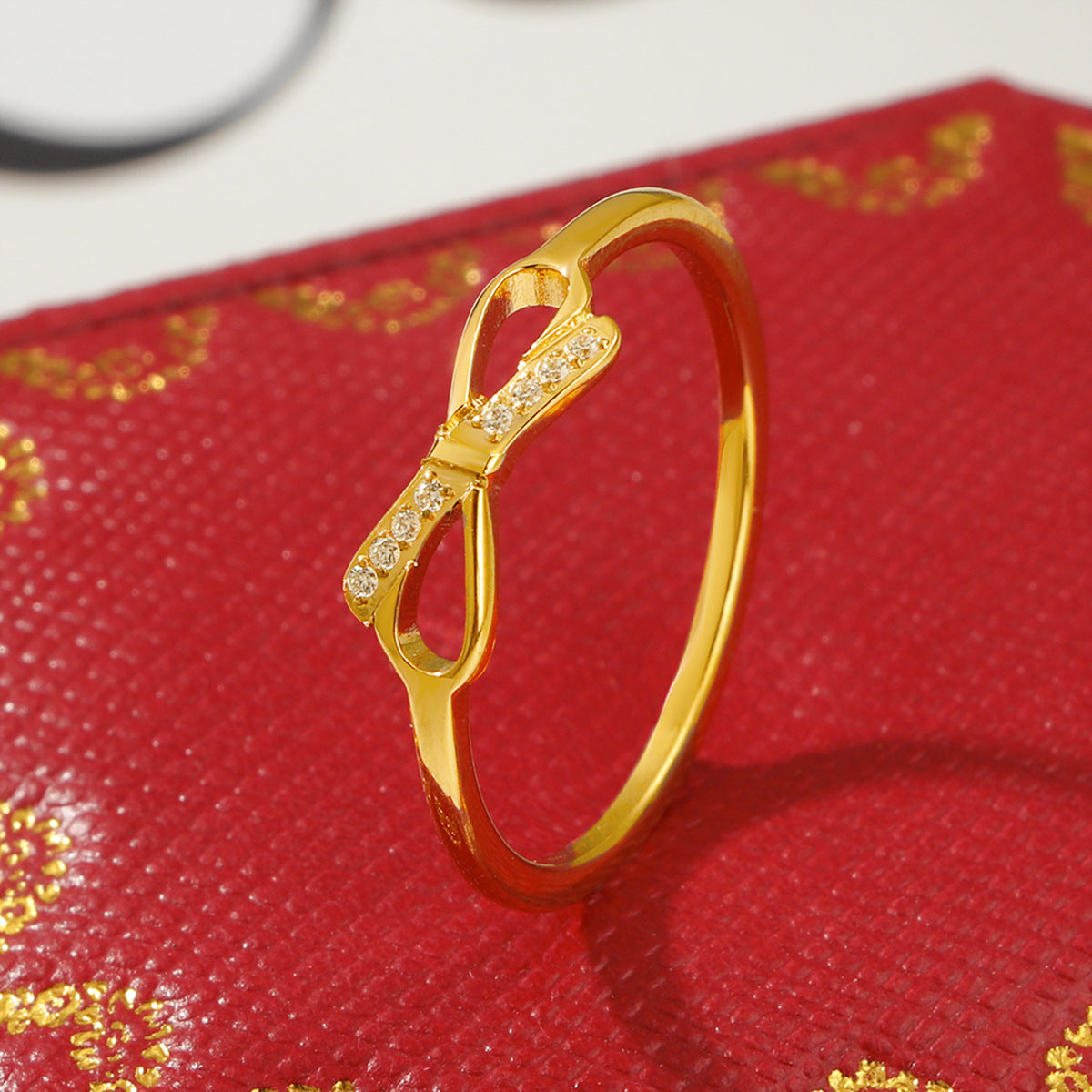 Damen Ring mit trendy Schleifen-Design und funkelnden Akzenten Shop Nory