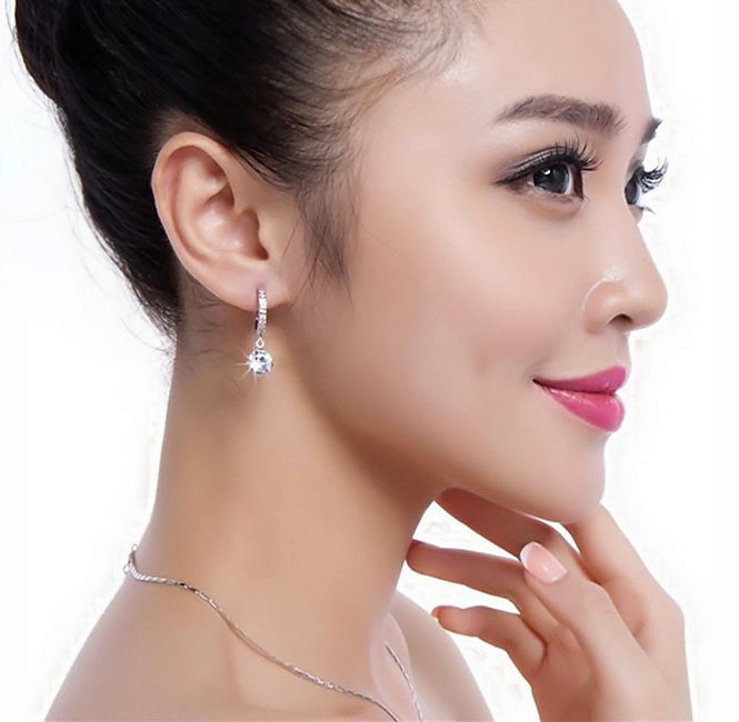 Damen Ohrringe mit funkelndem Zirkonia-Anhänger und eleganter Fassung Shop Nory