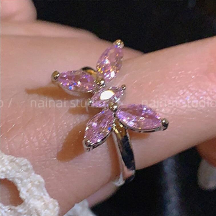 Damenring mit floralem Design und funkelnden Zirkonia Shop Nory 1781548707