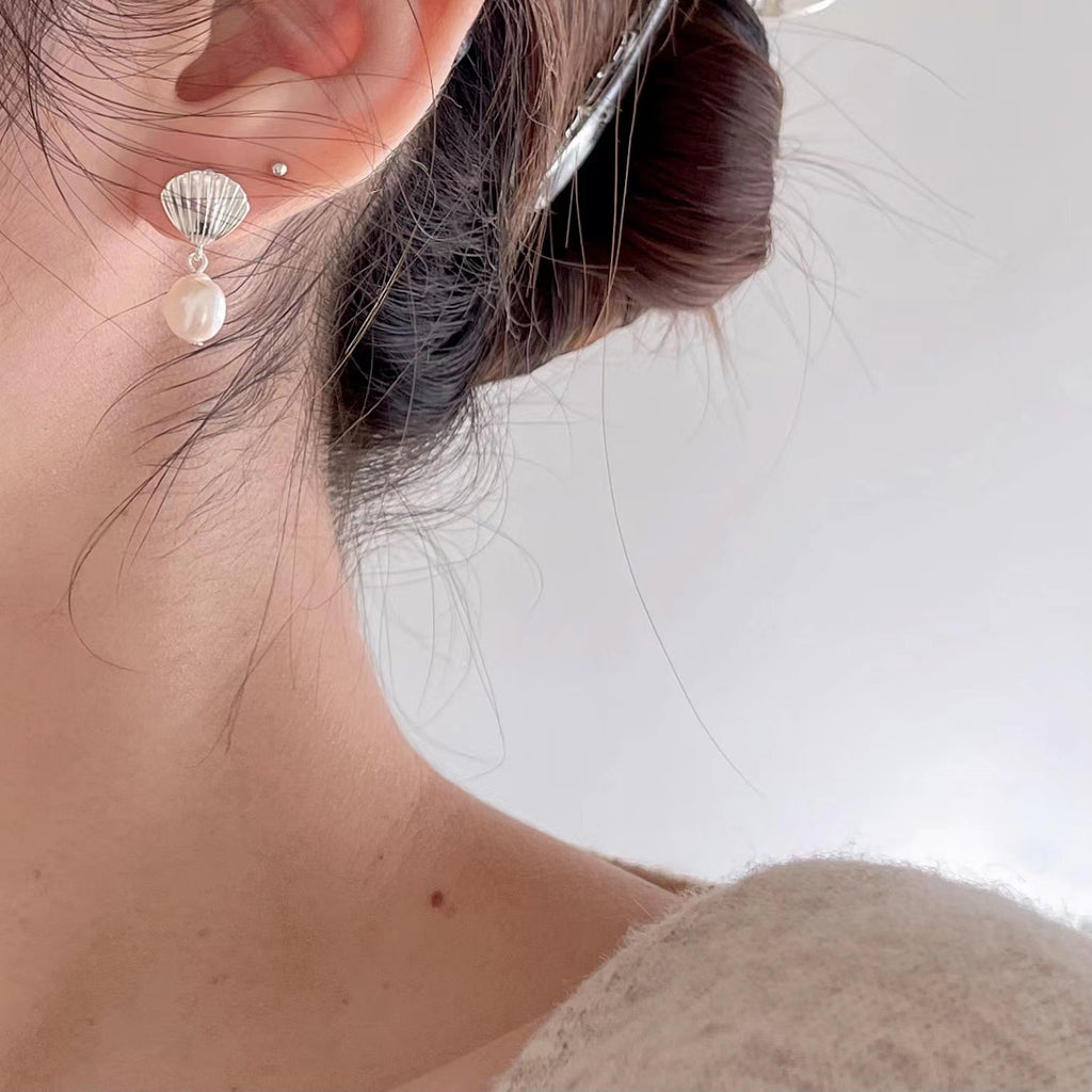 Damen Ohrhänger mit eleganten Muschel-Design und schimmernden Perlen Shop Nory