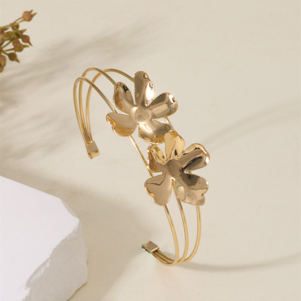 Damen Armreif mit kunstvollem Blattmotiv Shop Nory