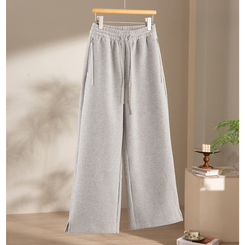 Damen weite French‑Terry Lounge-Sweatpant mit hohem Bund, Kordelzug und seitlichen Schlitzen Shop Nory