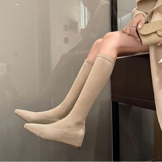 Damen Kniehohe Stretch‑Stiefel mit spitzer Zehenpartie und integriertem Keilabsatz Shop Nory