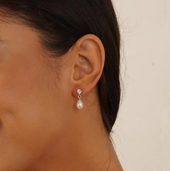 Damen Ohrhänger mit eleganten Süßwasserperlen und funkelnden Zirkonia-Akzenten Shop Nory