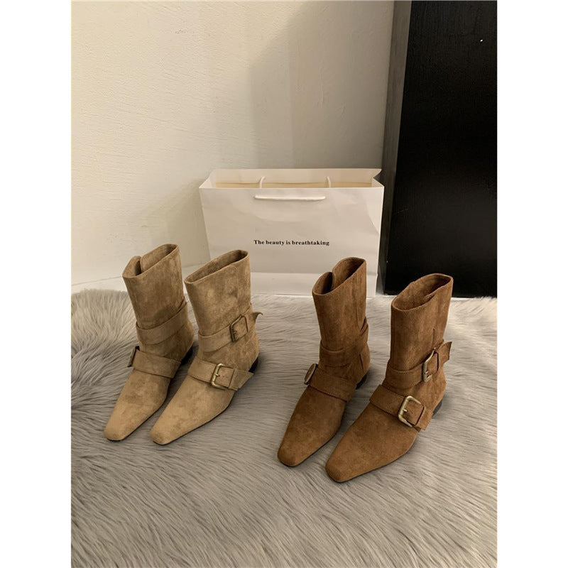 Damen Biker-inspirierte Mid-Boots aus Velourslederoptik mit spitzer Kappe und verstellbaren Gürtelschnallen Shop Nory