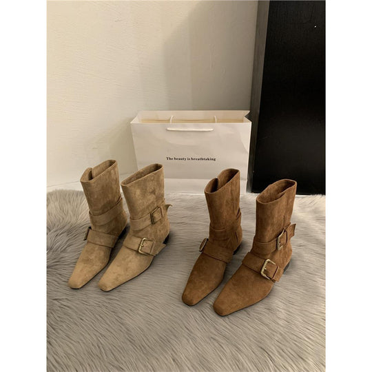 Damen Biker-inspirierte Mid-Boots aus Velourslederoptik mit spitzer Kappe und verstellbaren Gürtelschnallen Shop Nory