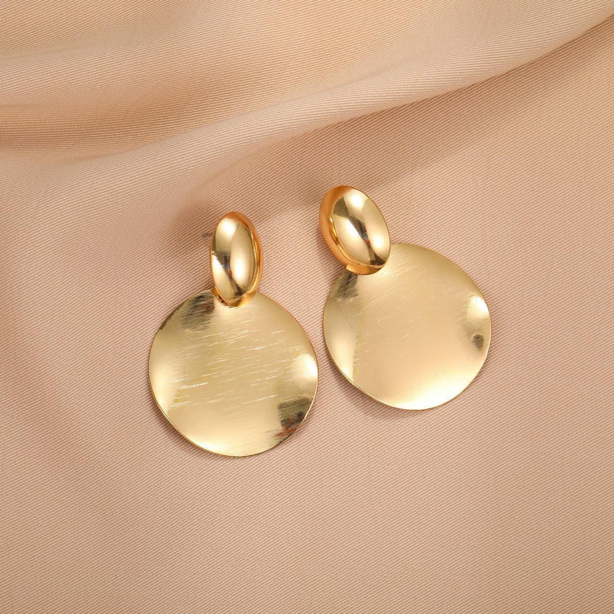 Damen Ohrringe im eleganten, skulpturalen Design Shop Nory
