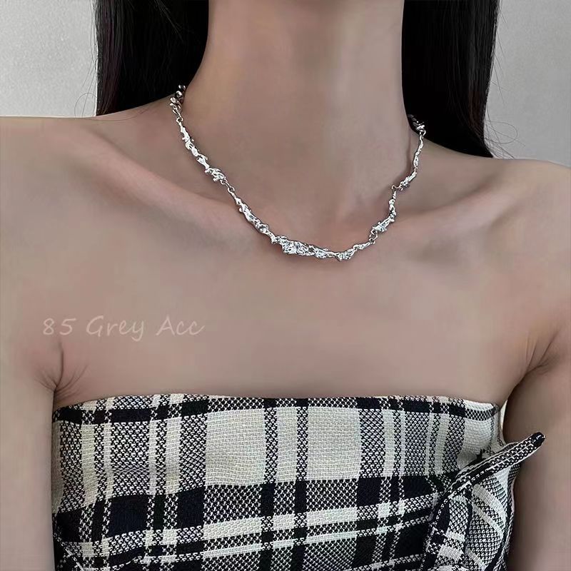 Damen elegante und moderne Halskette mit strukturiertem Design Shop Nory