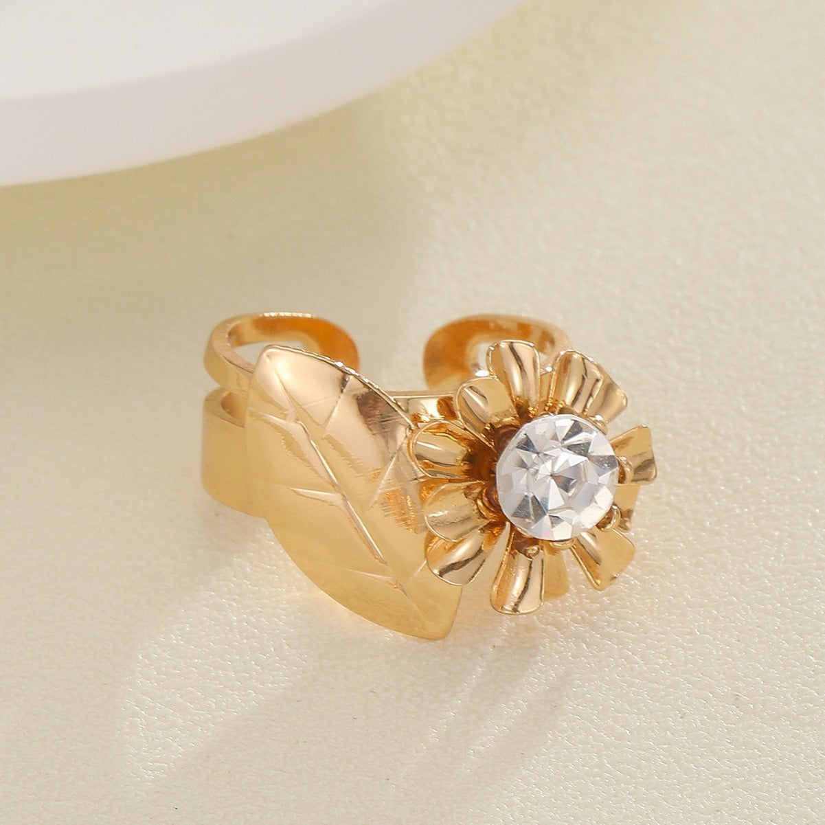 Damen Ring mit kunstvollem Muschel- und Schleifenmotiv Shop Nory