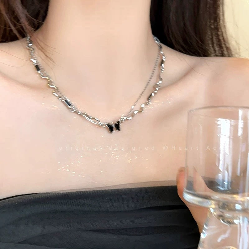 Damen Kette mit elegantem Wellenmuster und hochwertigen Steinakzenten Shop Nory