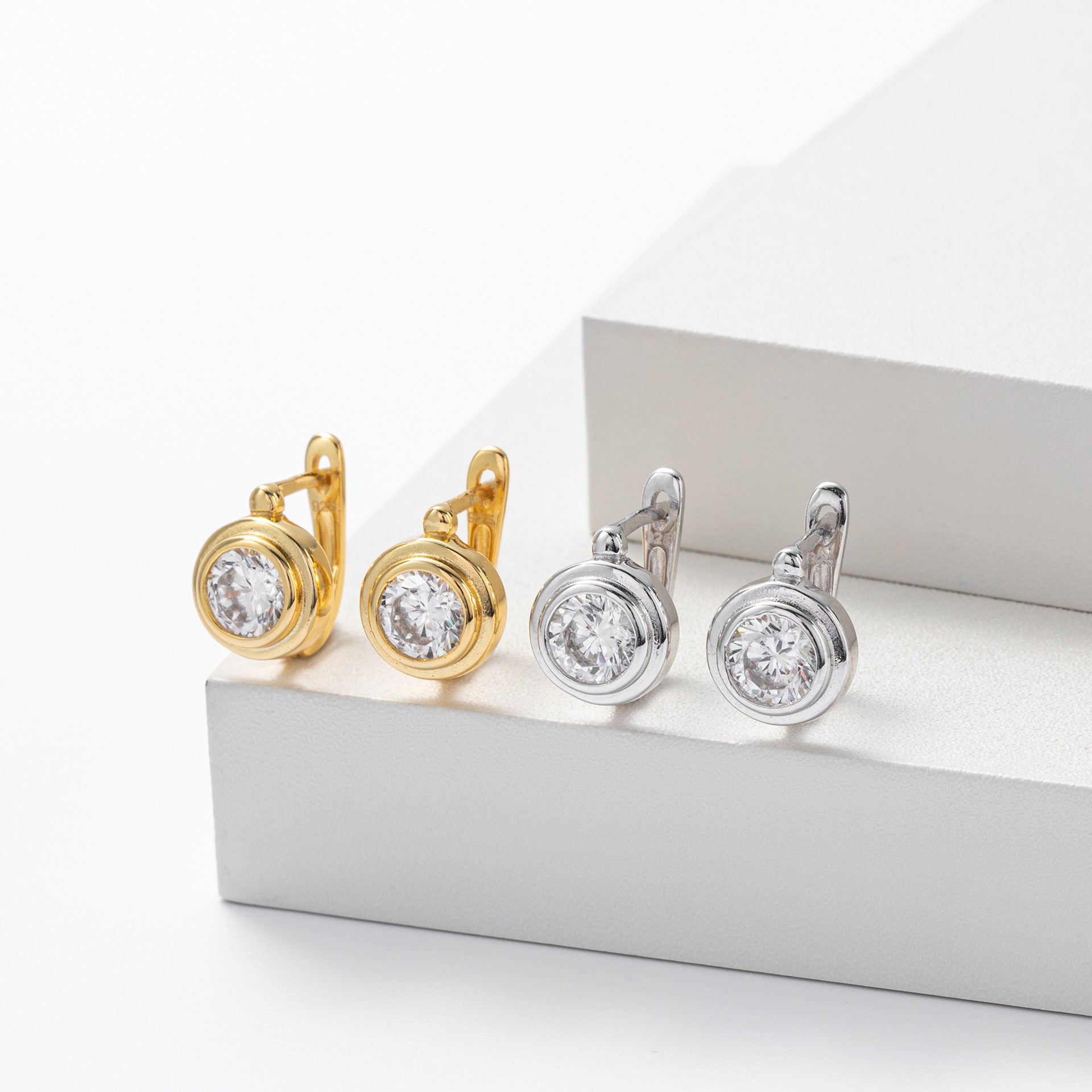 Damen Ohrhänger mit hochwertigem Zirkon und eleganter Goldbeschichtung Shop Nory